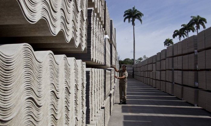 18339826 EC Rio de Janeiro RJ 14 05 2012 Brasil Sem Amianto A fabrica da Ete